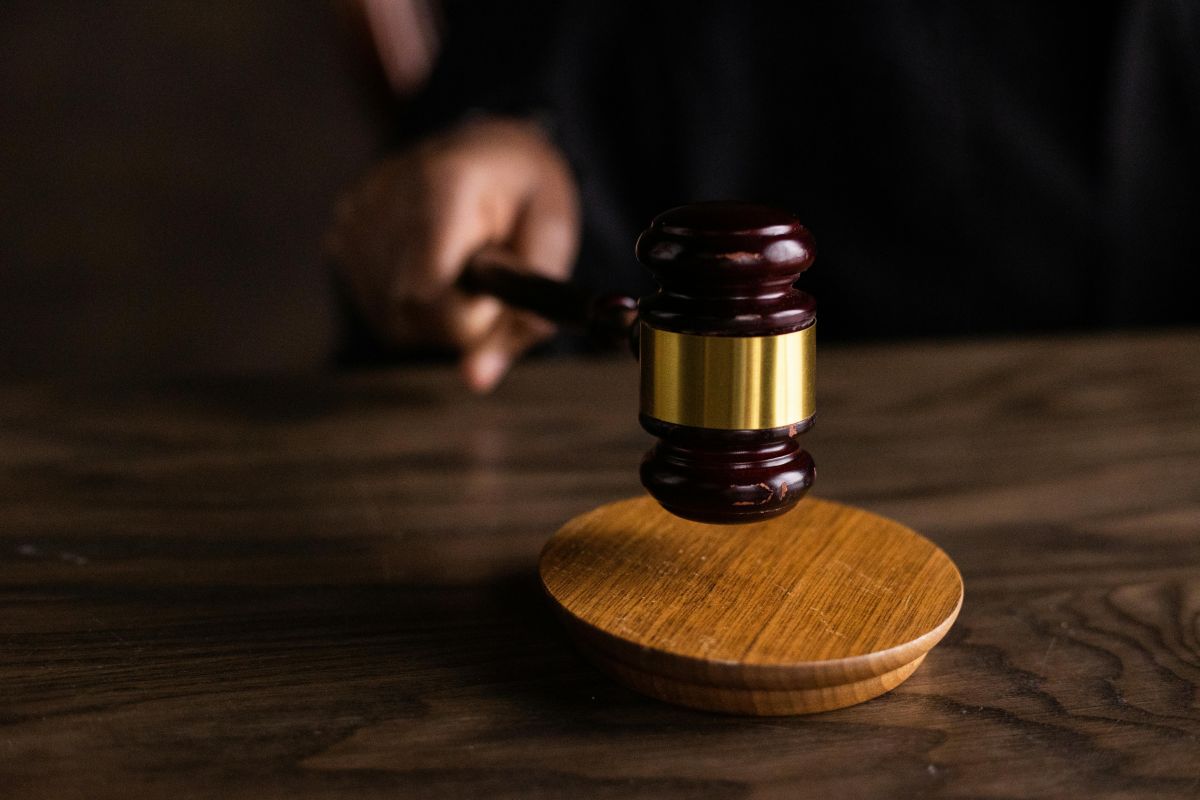 Cómo Denunciar a una Persona